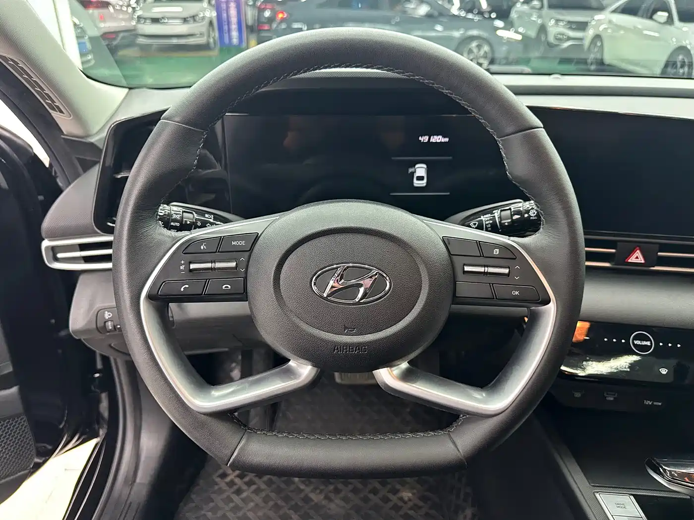 Hyundai Elantra 2021 1.5L CVT LUX Premium Edition фото 13