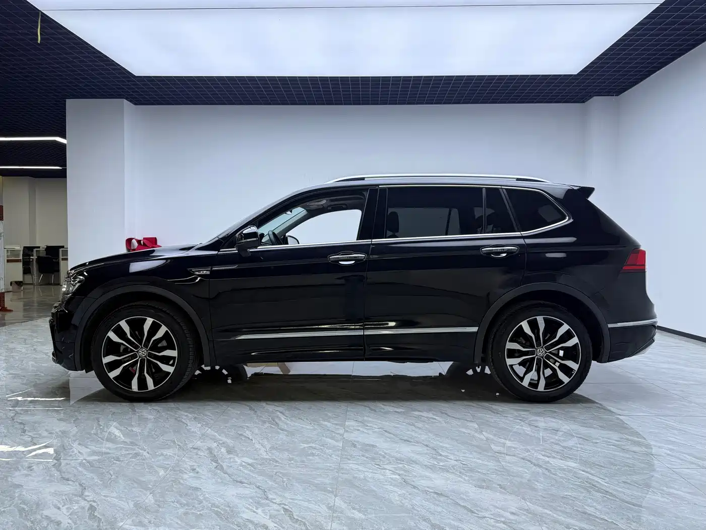 Volkswagen Tiguan L 2020 330TSI Auto 2WD R-Line Flagship China VI фото 8