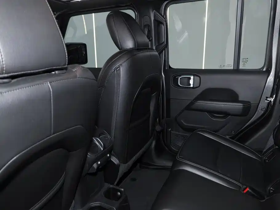 Photo 17 - Jeep Gladiator
