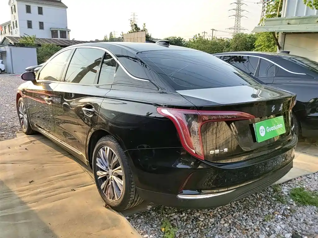 Hongqi E-QM5 2022 431km Charging Enjoyment Edition фото 5
