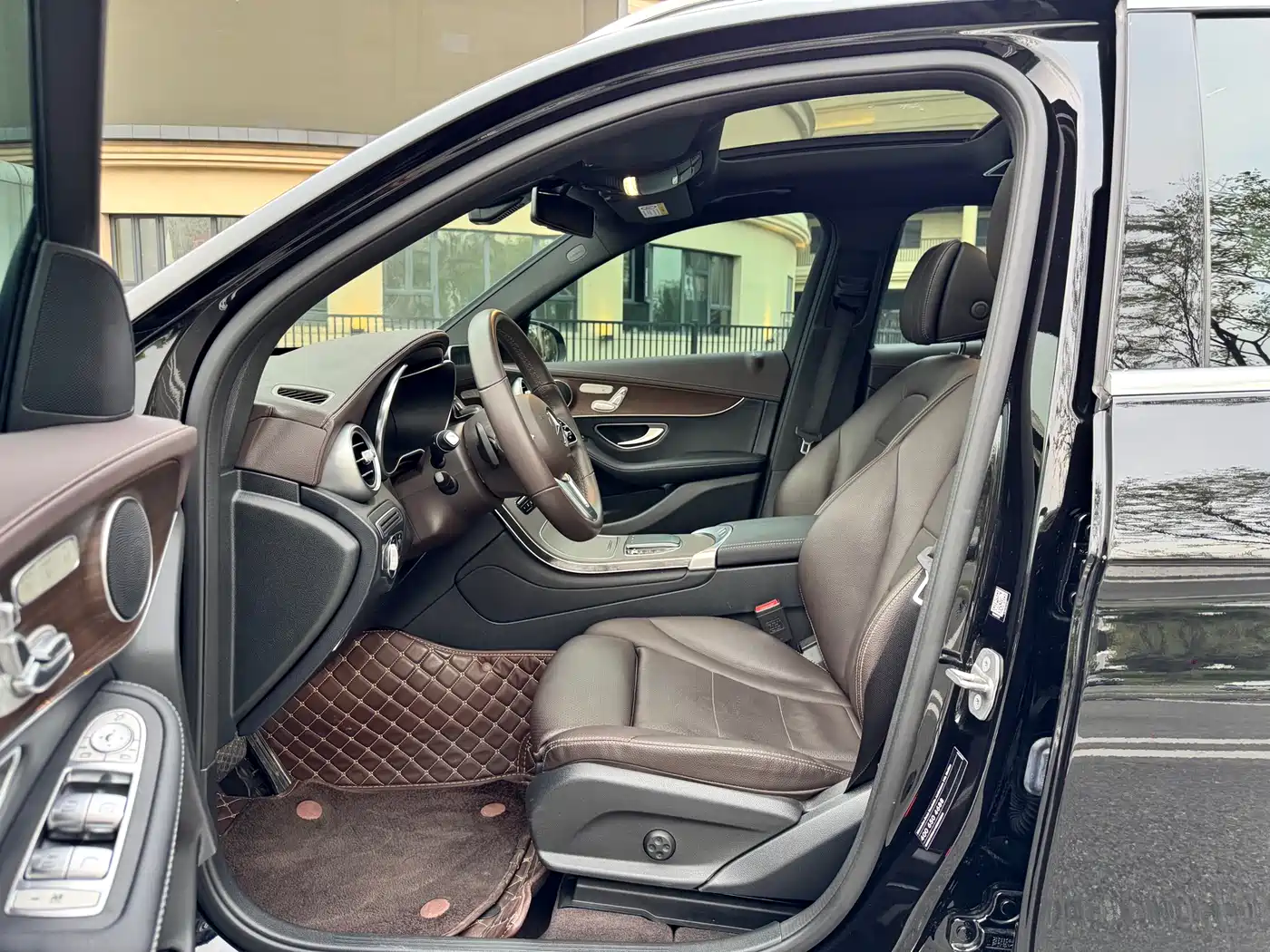 Mercedes-Benz GLC 2022 Facelift GLC 300 L 4MATIC Dynamic Collector's Edition фото 8