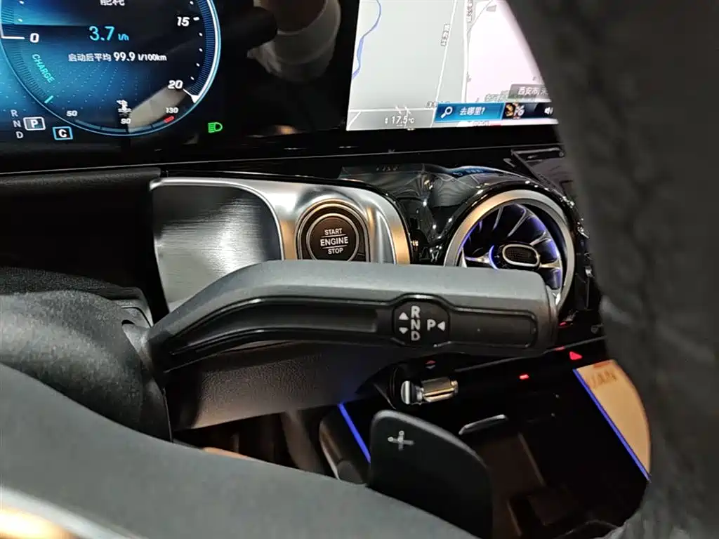 MERCEDES-BENZ GLB