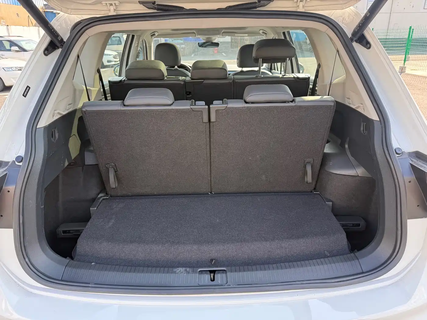 Volkswagen Tiguan L 2022 380TSI Automatic 4WD R-Line Flagship 7-Seater фото 24