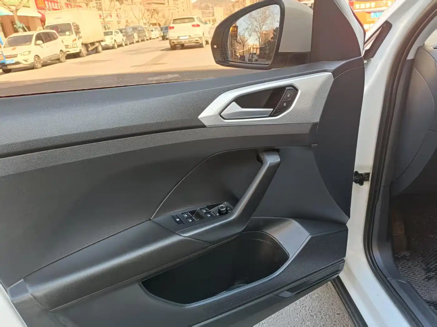 VOLKSWAGEN EXPLORING THE SHADOW