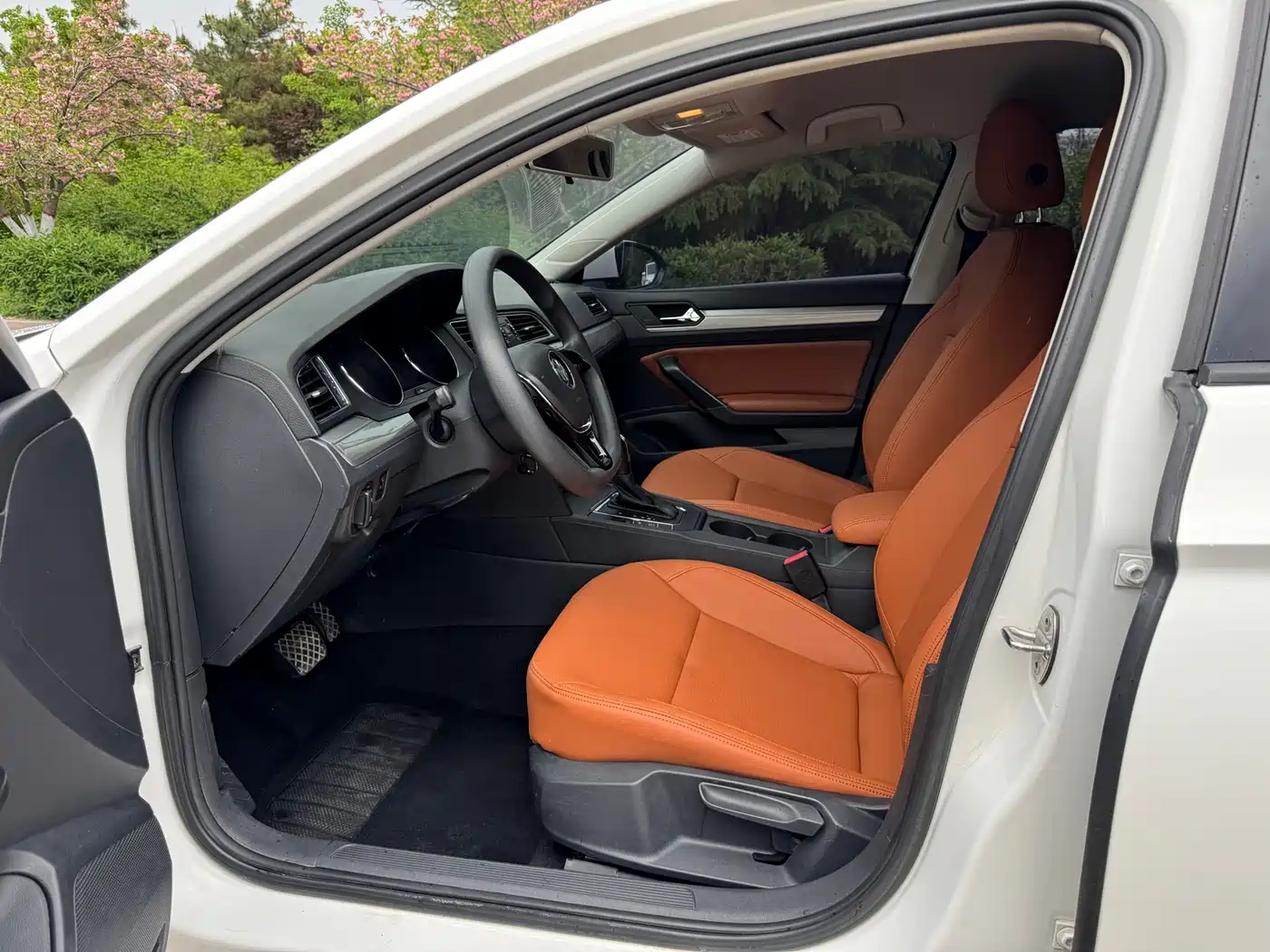 Volkswagen Lamando 2017 230TSI DSG Trend Edition фото 8