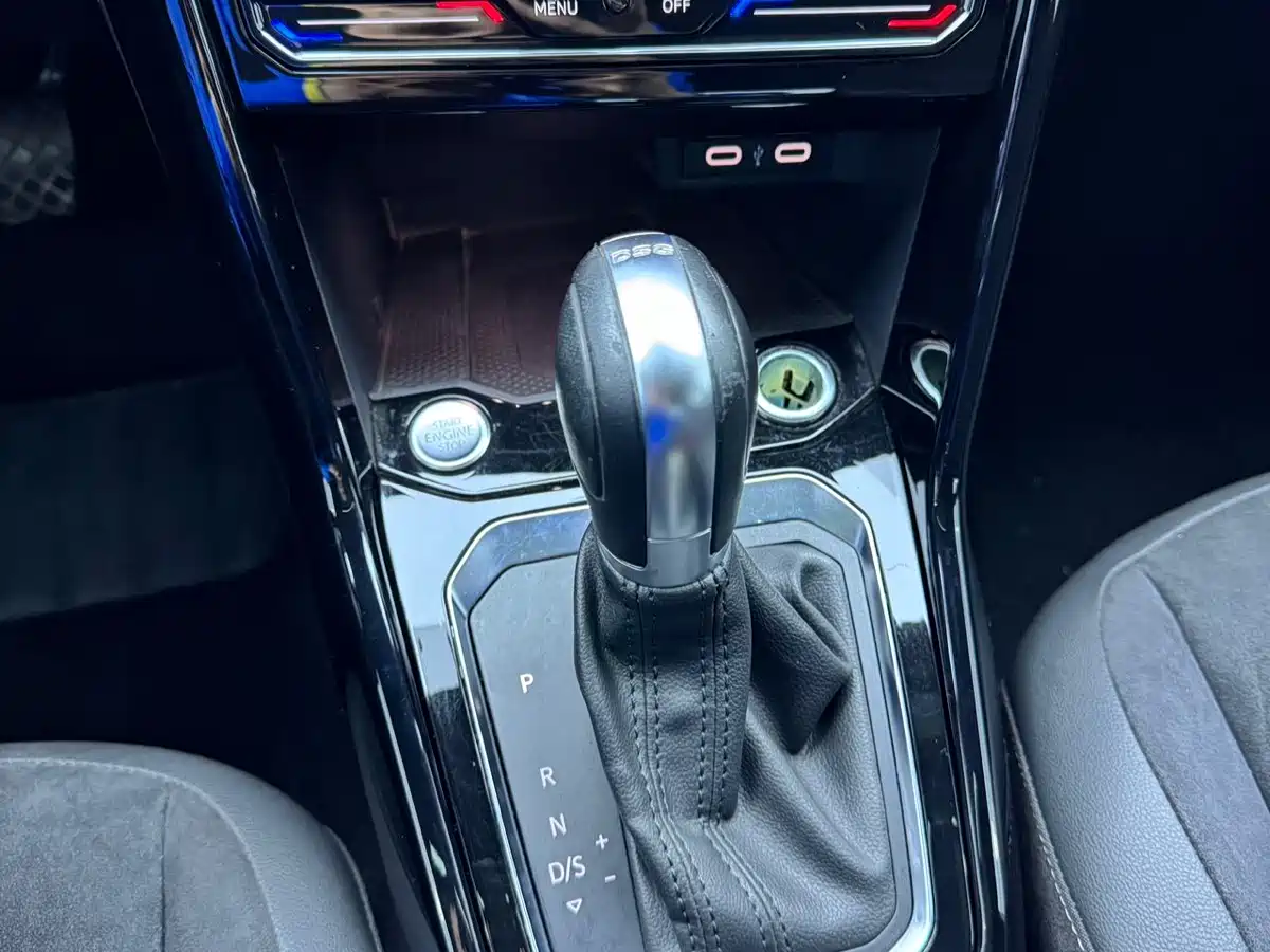 VOLKSWAGEN T-ROC EXPLORING SONGS