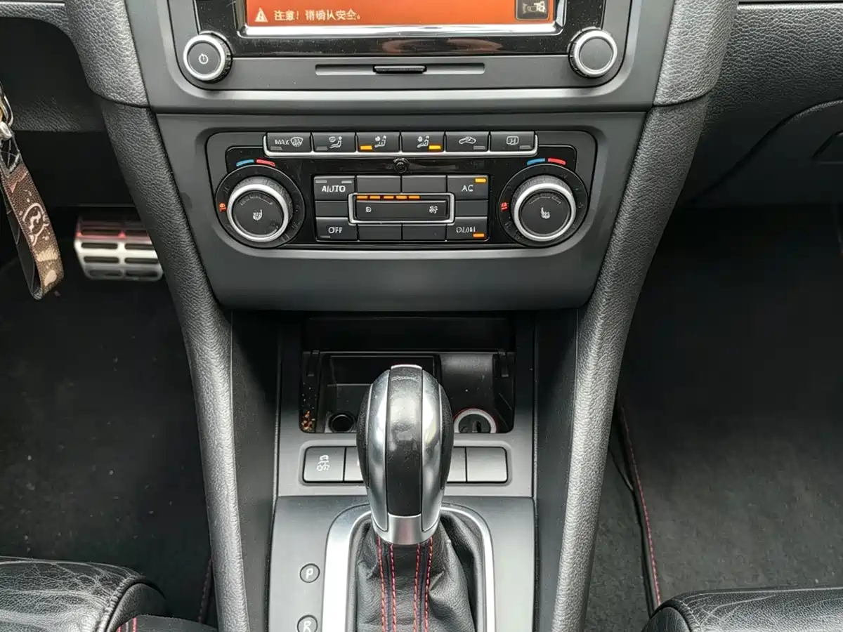 Volkswagen Golf GTI 2012 2.0TSI GTI фото 10