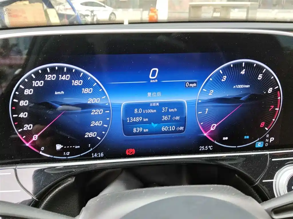 Mercedes-Benz E-Class 2025 E 260 L фото 8