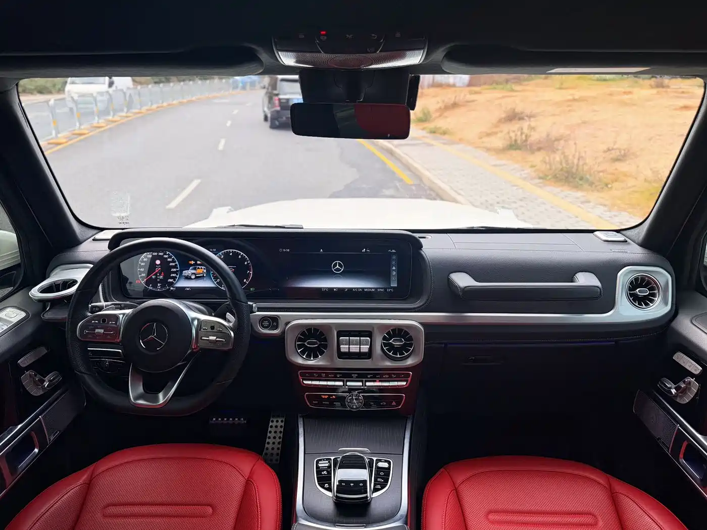 Mercedes-Benz G-Class 2024 G 500 фото 14