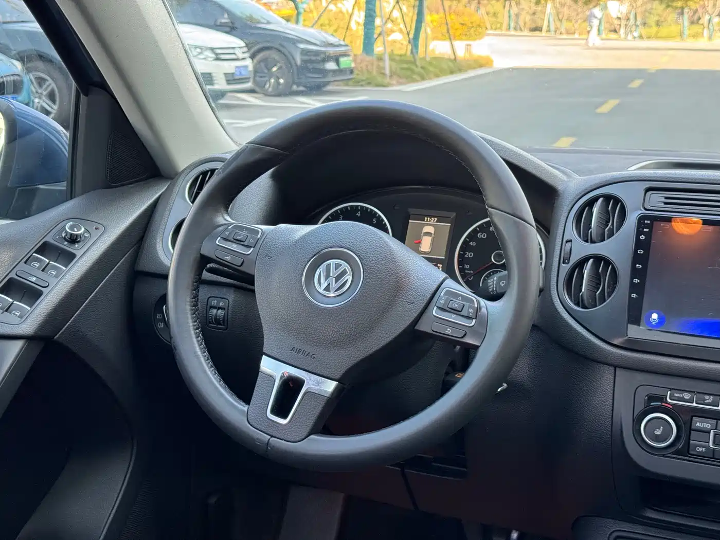 Volkswagen Tiguan 2012 2.0TSI Comfort фото 13