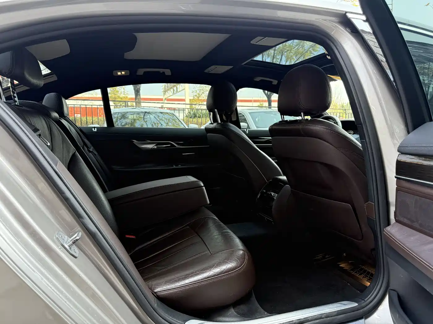 BMW 7 Series 2017 730Li Leading Edition фото 8