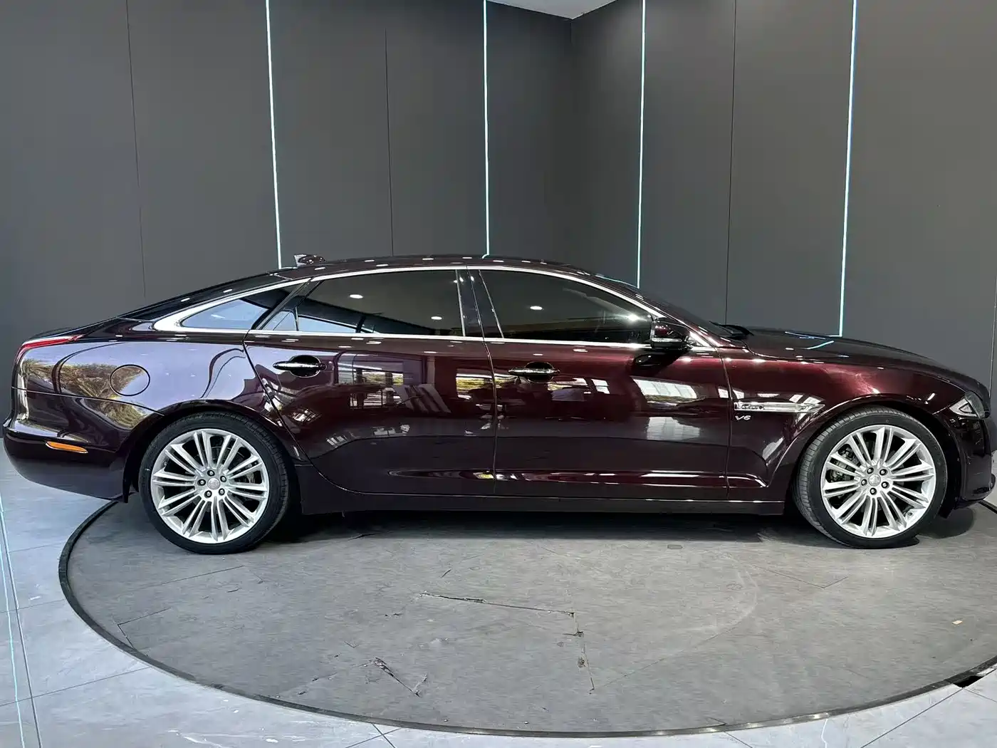 2018 Jaguar XJ