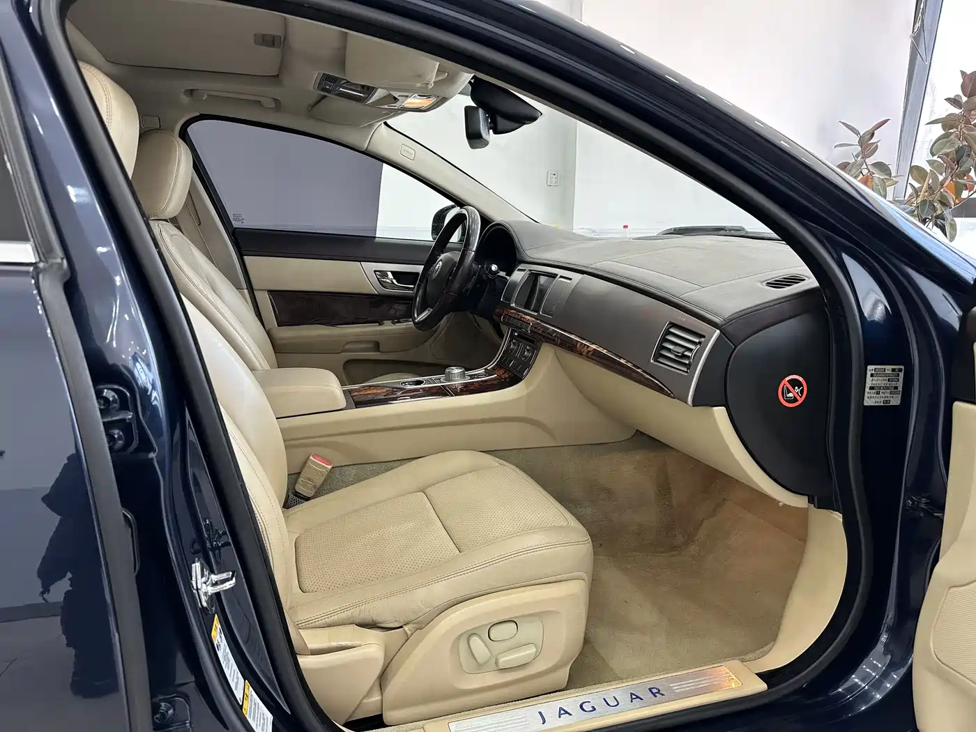 Jaguar XF 2009 2009 Model XF 3.0L V6 Luxury Edition