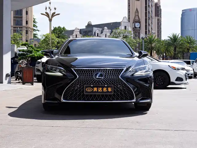 Lexus LS 2018 500h Luxury Edition China VI — фото 2