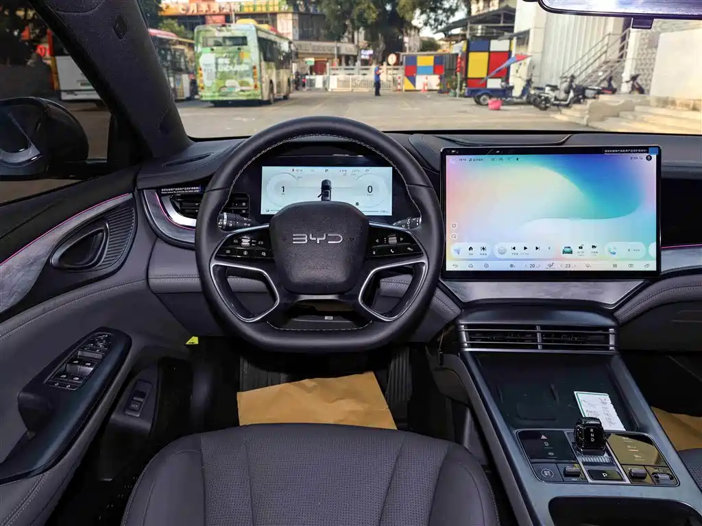 BYD Seal 2024 Glory Edition DM-i 1.5L 121km Luxury фото 11