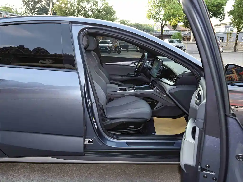 BYD Seal 2024 Glory Edition DM-i 1.5L 121km Luxury фото 17