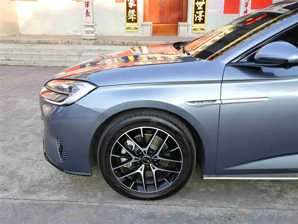 BYD Seal 2024 Glory Edition DM-i 1.5L 121km Luxury фото 27