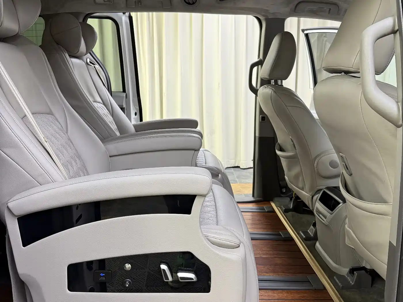 Toyota Sienna 2015 3.5L 4WD L фото 25