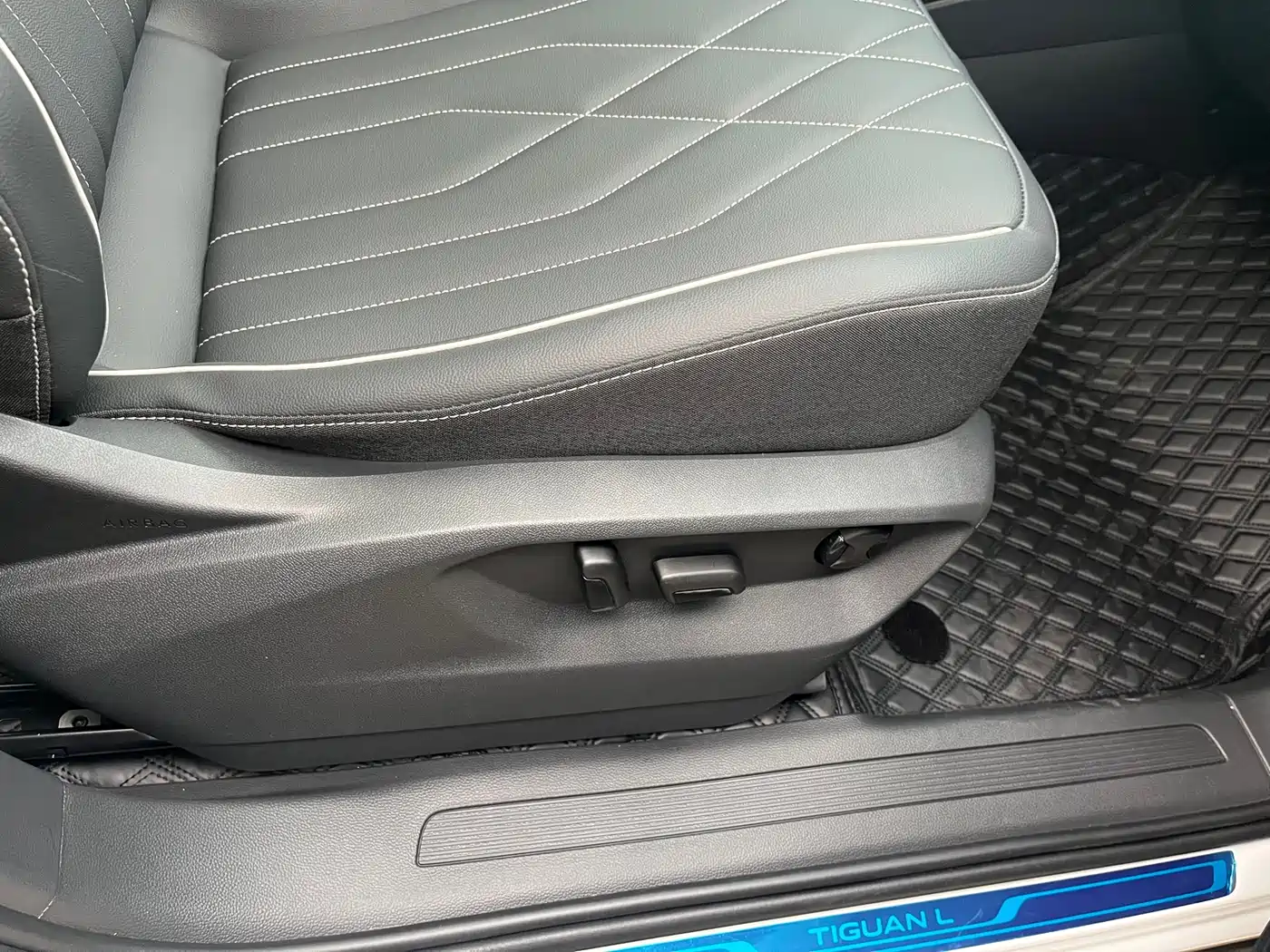 Volkswagen Tiguan L 2024 330TSI Automatic 2WD R-Line Premium Enjoyment Edition фото 26
