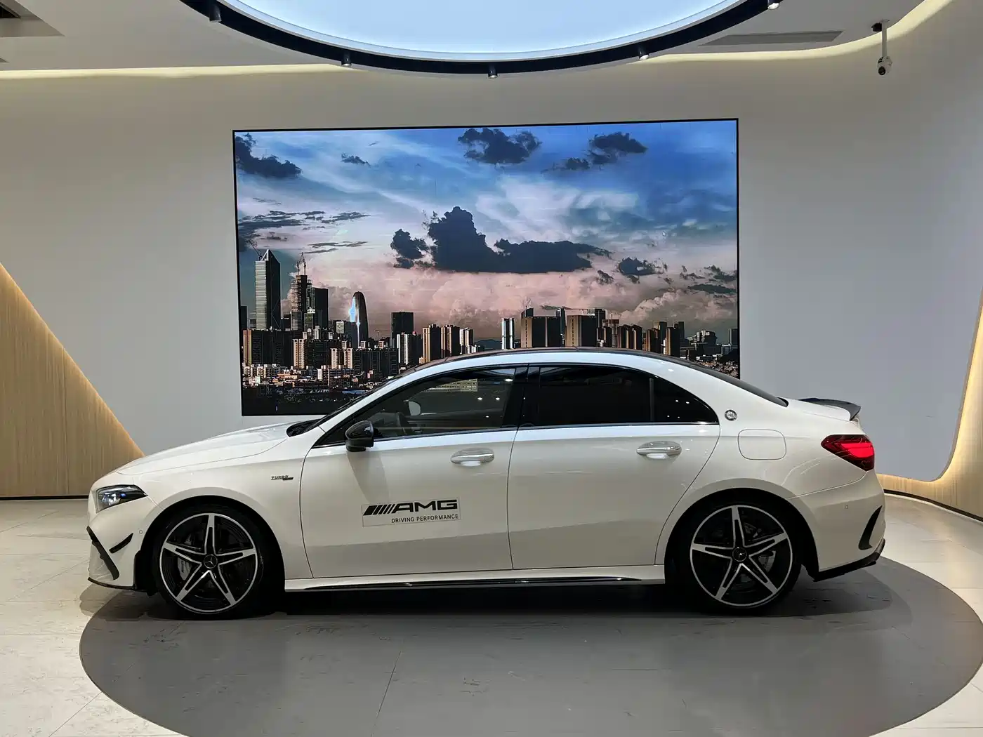 Mercedes-Benz A-Class AMG 2024 Facelift AMG A 35 L 4MATIC фото 15
