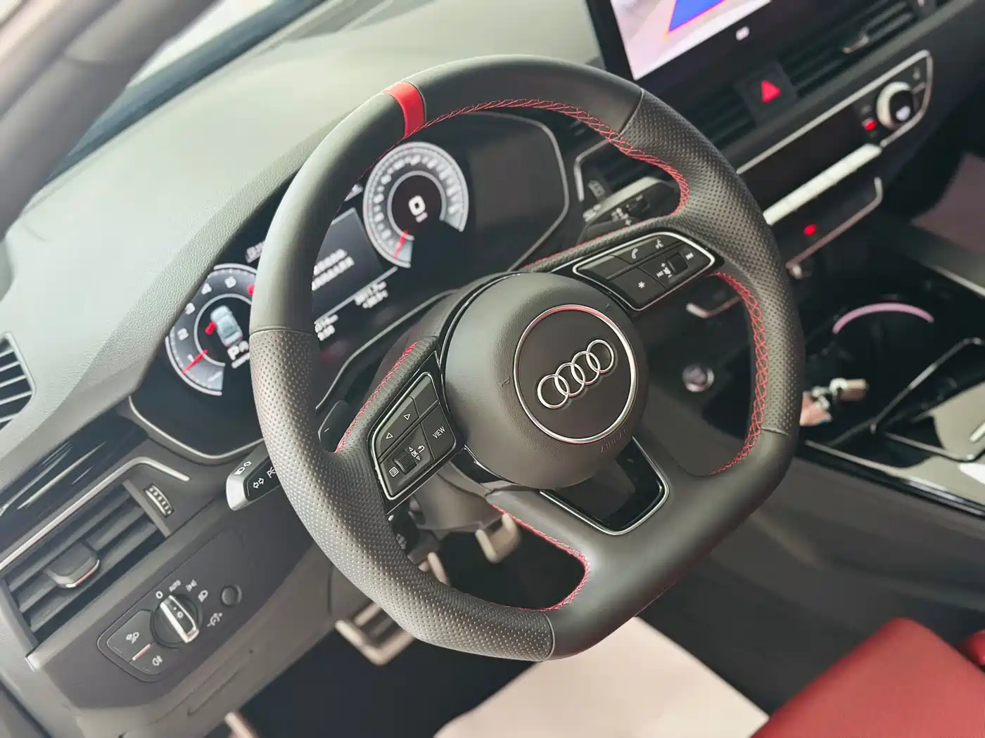 Audi A4L 2025 2025 2 Million Celebration Edition 40 TFSI Luxury Dynamic