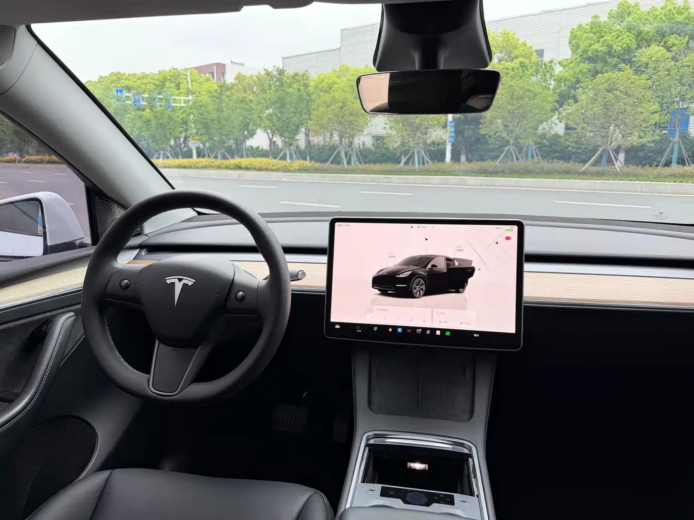 TESLA MODEL Y