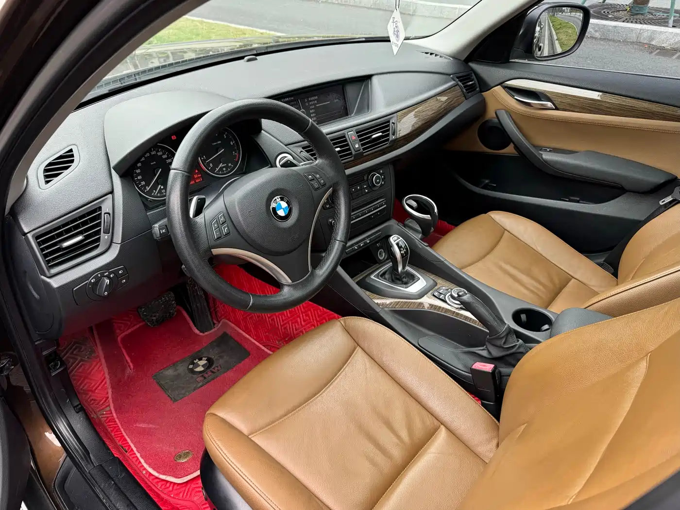 BMW X1 2012 xDrive28i Luxury Model фото 4
