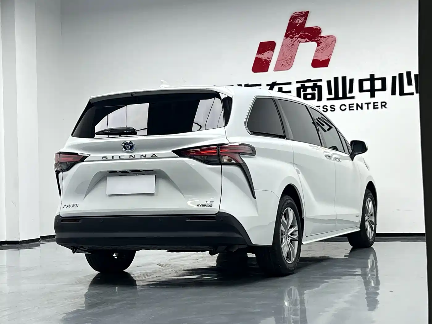 Фото 18 - Toyota Sienna