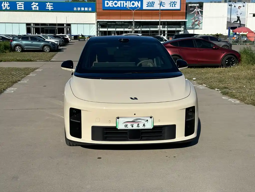 Li Auto i6 2026 2025 4WD Base Model