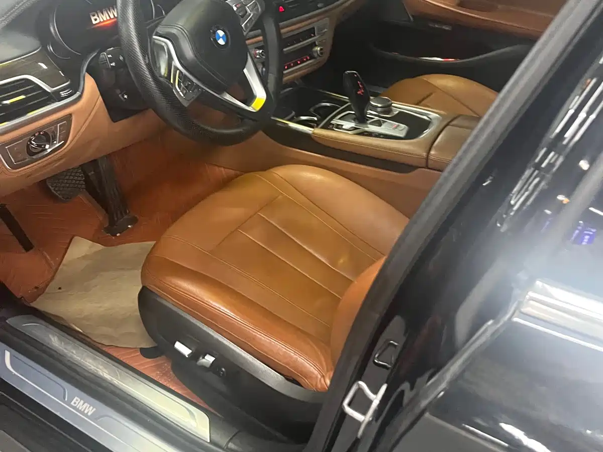 BMW 7 Series 2016 730Li Leading фото 6