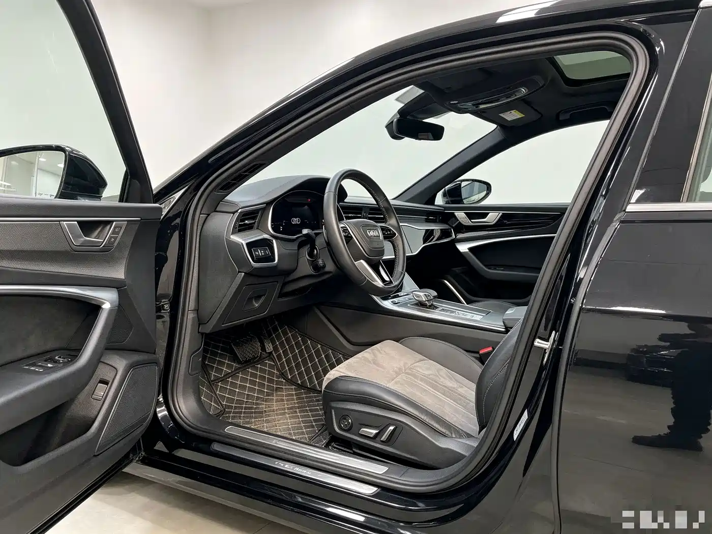 Фото 4 - Audi A6L