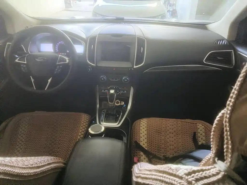 Фото 12 - Ford Edge