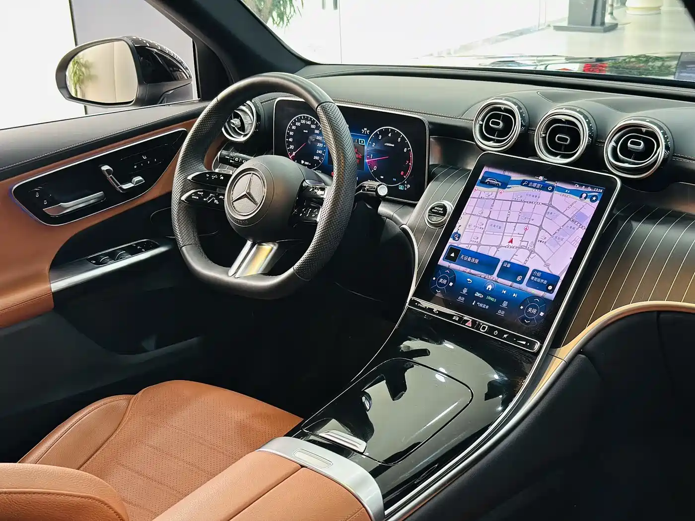 Mercedes-Benz GLC 2023 GLC 260 L 4MATIC Luxury 5-Seater фото 13