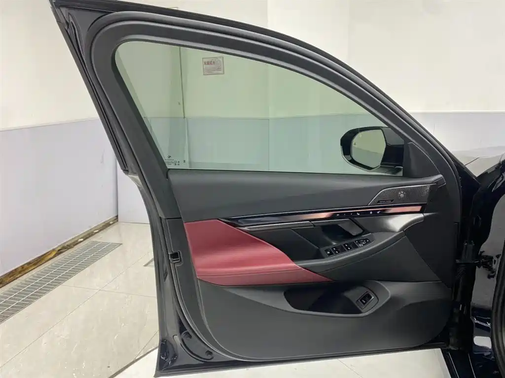 BMW 5 Series 2024 530Li Leading M Sport Package фото 25