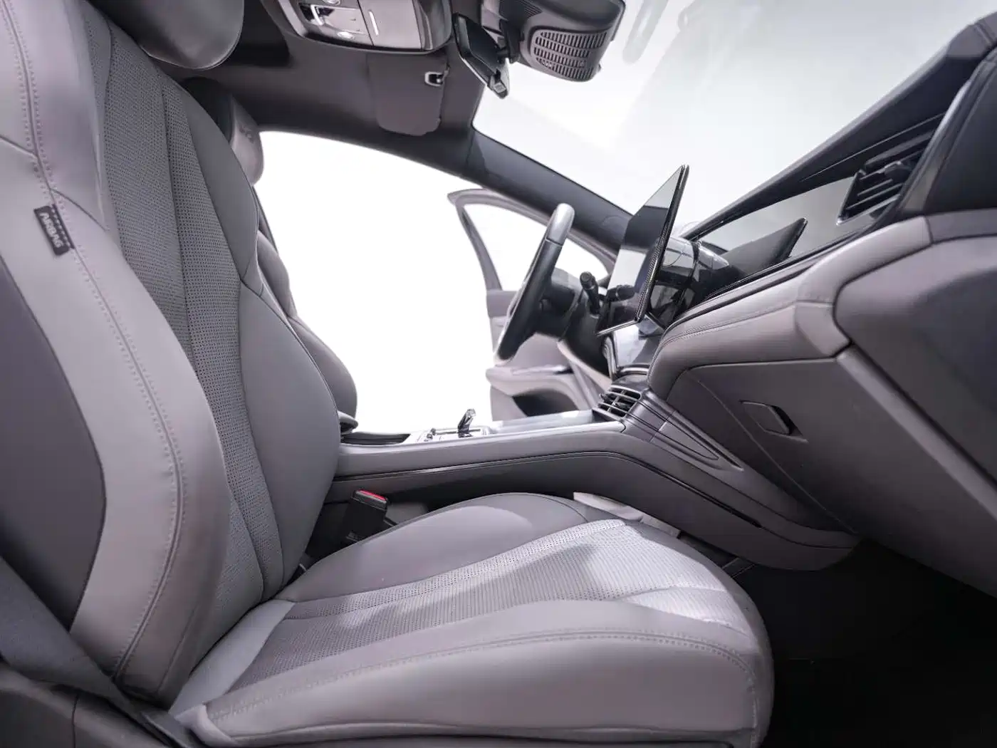 BYD Seal 2024 Glory Edition DM-i 1.5L 121km Luxury фото 26
