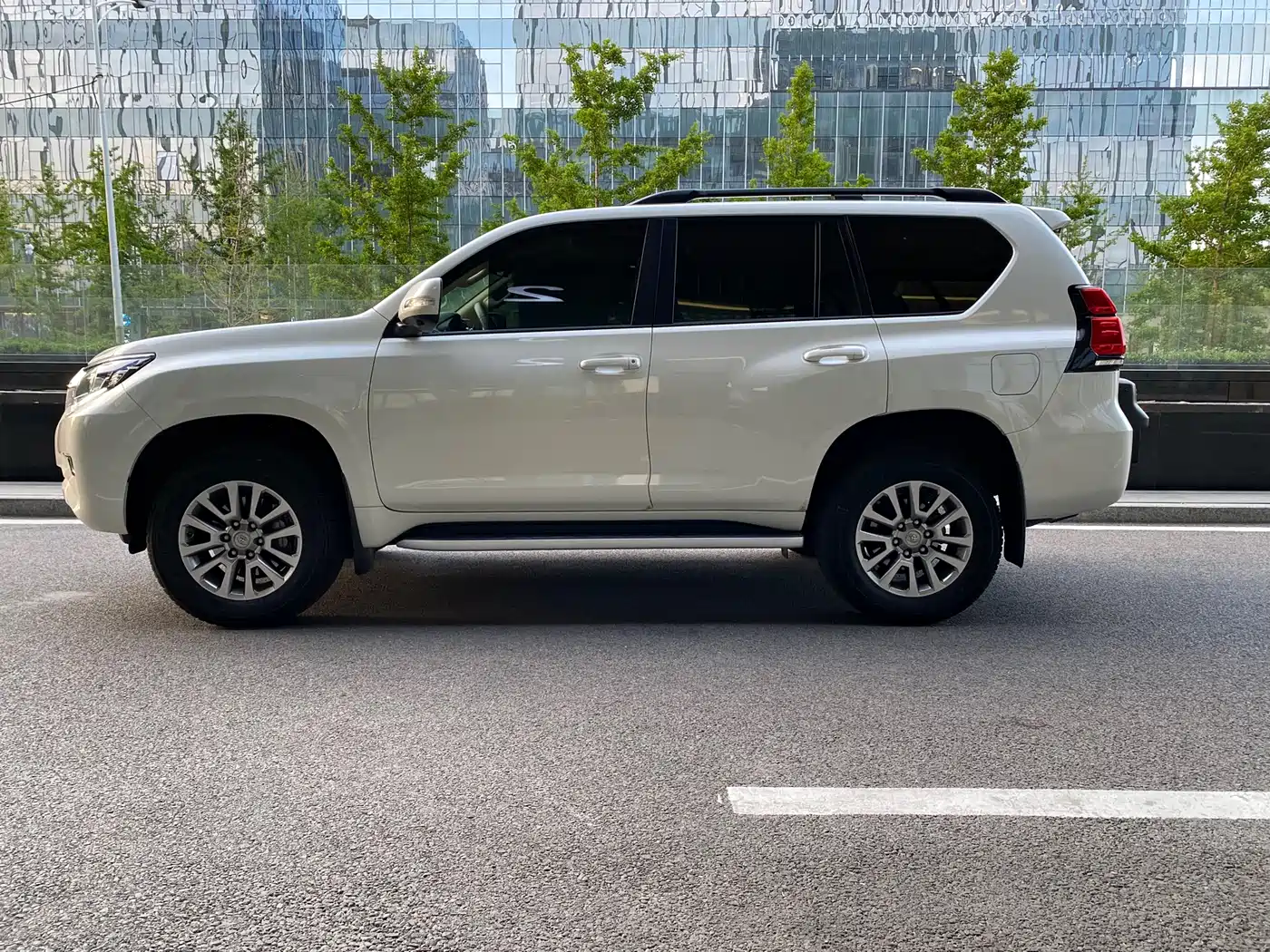 Toyota Prado 2018 3.5L Automatic TX-L NAVI Rear-mounted Spare Tire фото 5
