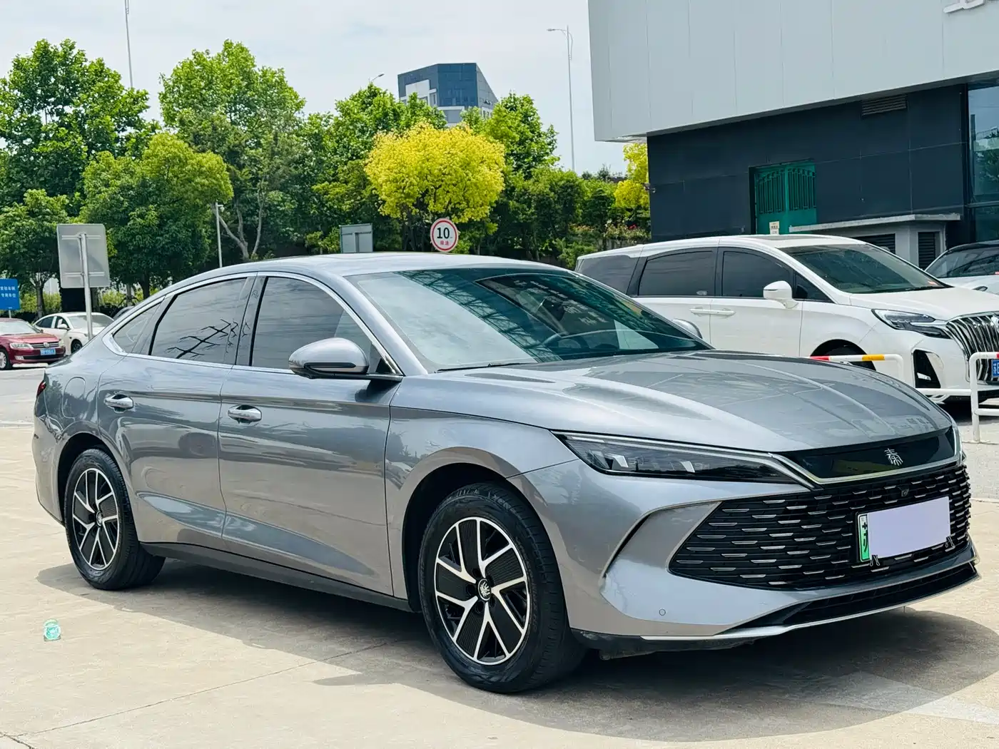 BYD Qin L 2024 DM-i 120KM Leading фото 3