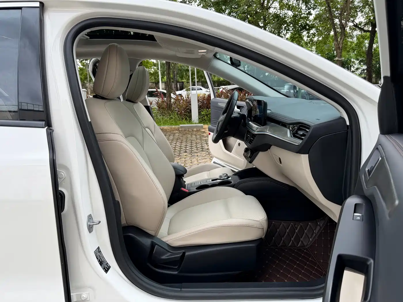 Ford Focus 2022 2021 Sedan EcoBoost 180 Auto Trend