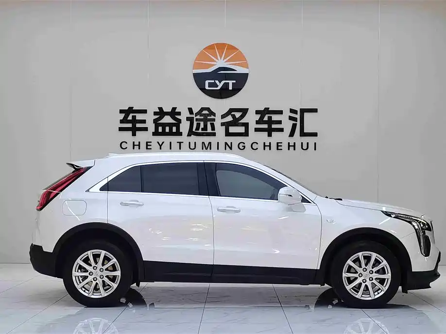 CADILLAC XT4