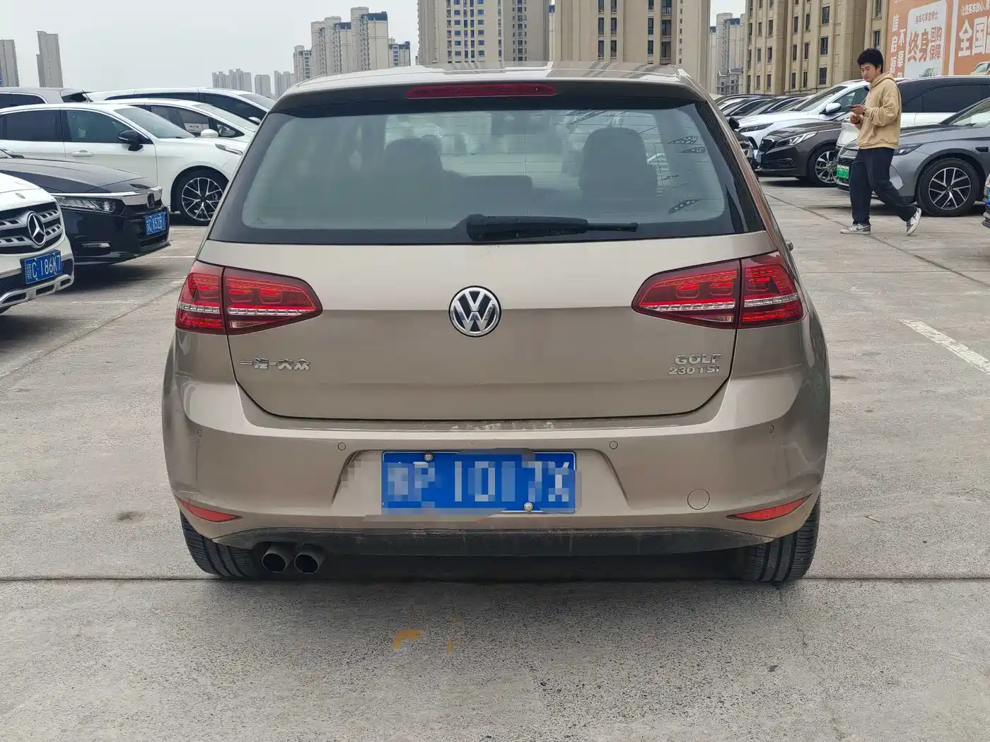 Volkswagen Golf 2017 230TSI Auto Luxury Millionth Anniversary Edition фото 16