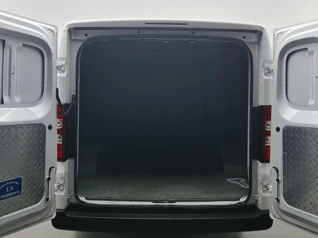 Wuling Motors Wuling Yangguang 2025 2024 300km Practical Enclosed Window Version 60kW