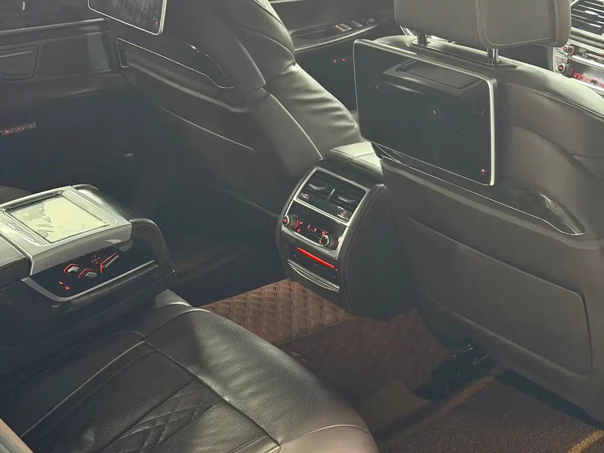 BMW 7 Series 2018 740Li Leading Type Excellence Package фото 11
