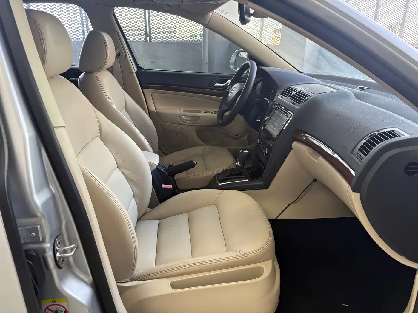 Škoda Octavia 2014 1.6L Auto Yijun Edition фото 5