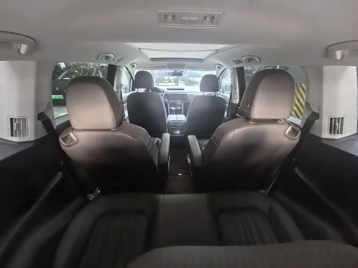 Volkswagen Viloran 2020 330TSI Luxury Edition фото 7