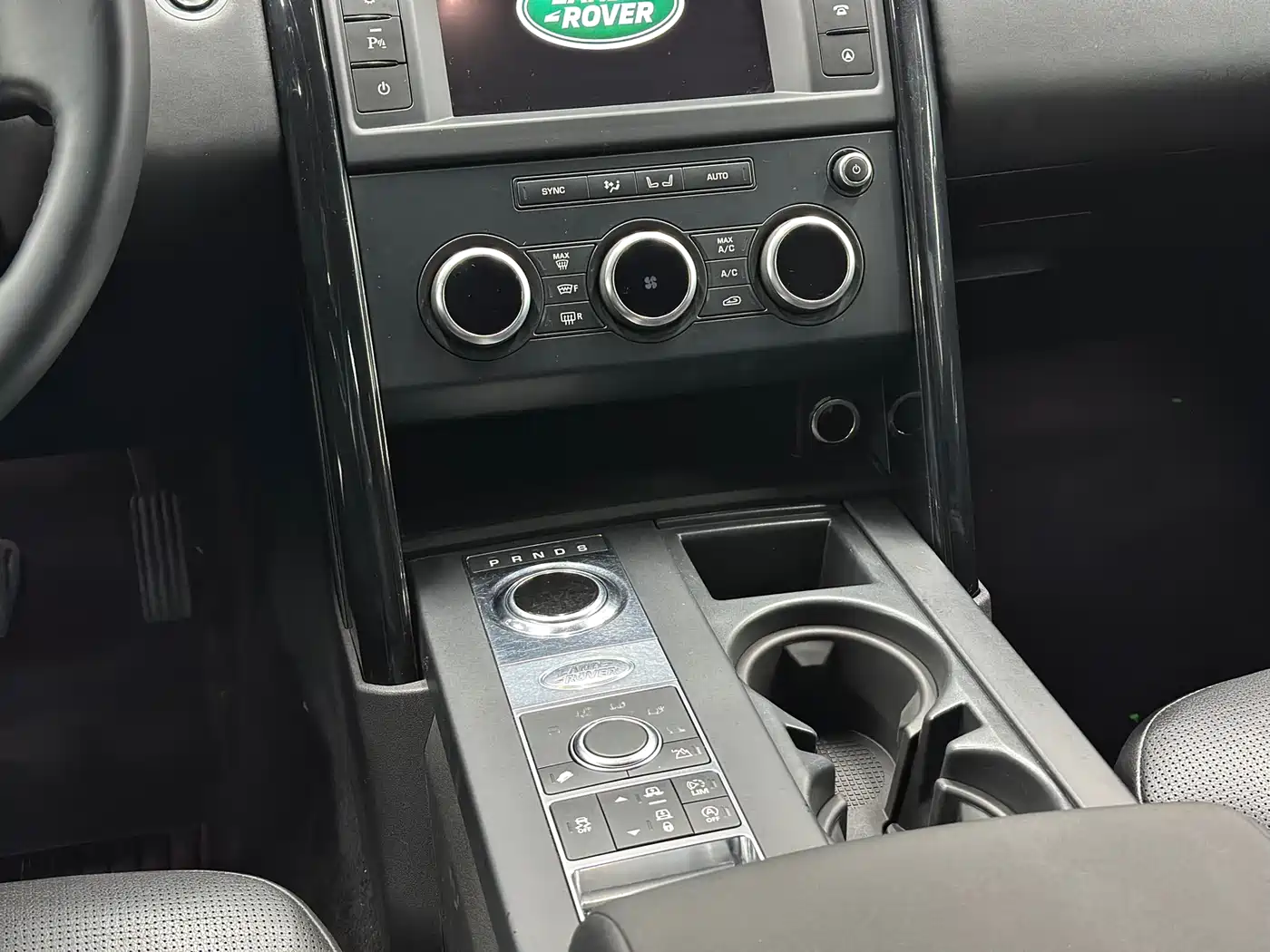 Land Rover Discovery 2017 3.0 SC V6 SE фото 15