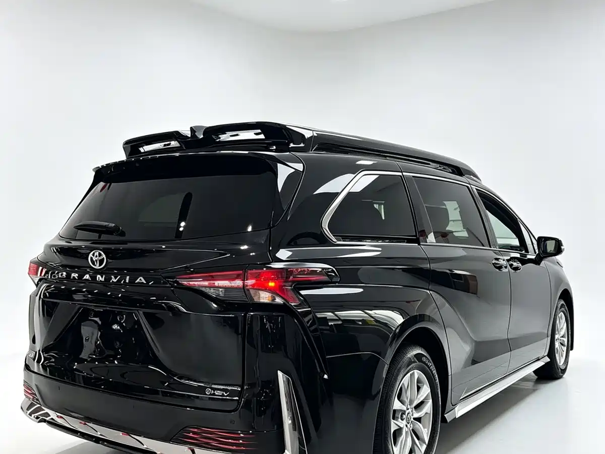Toyota Granvia 2026 Model 2.5L Hybrid Luxury Edition фото 5
