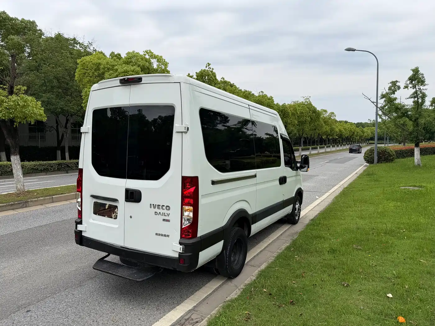 Iveco Daily 2022 2021 2.0T Manual M1 Special Platform Vehicle Long Wheelbase Short Suspension High Roof Sliding Door F1A