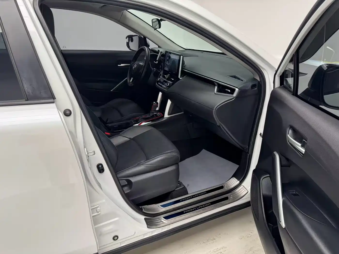 Toyota Frontlander 2023 2.0L CVT Luxury Edition фото 12