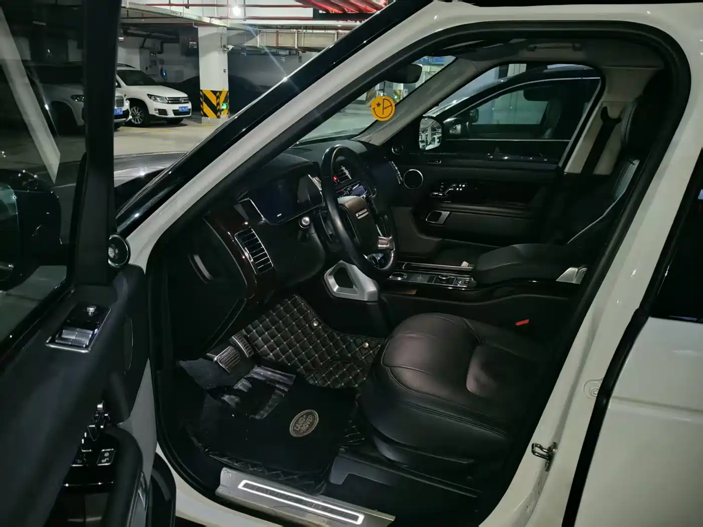 Photo 3 - Land Rover Range Rover