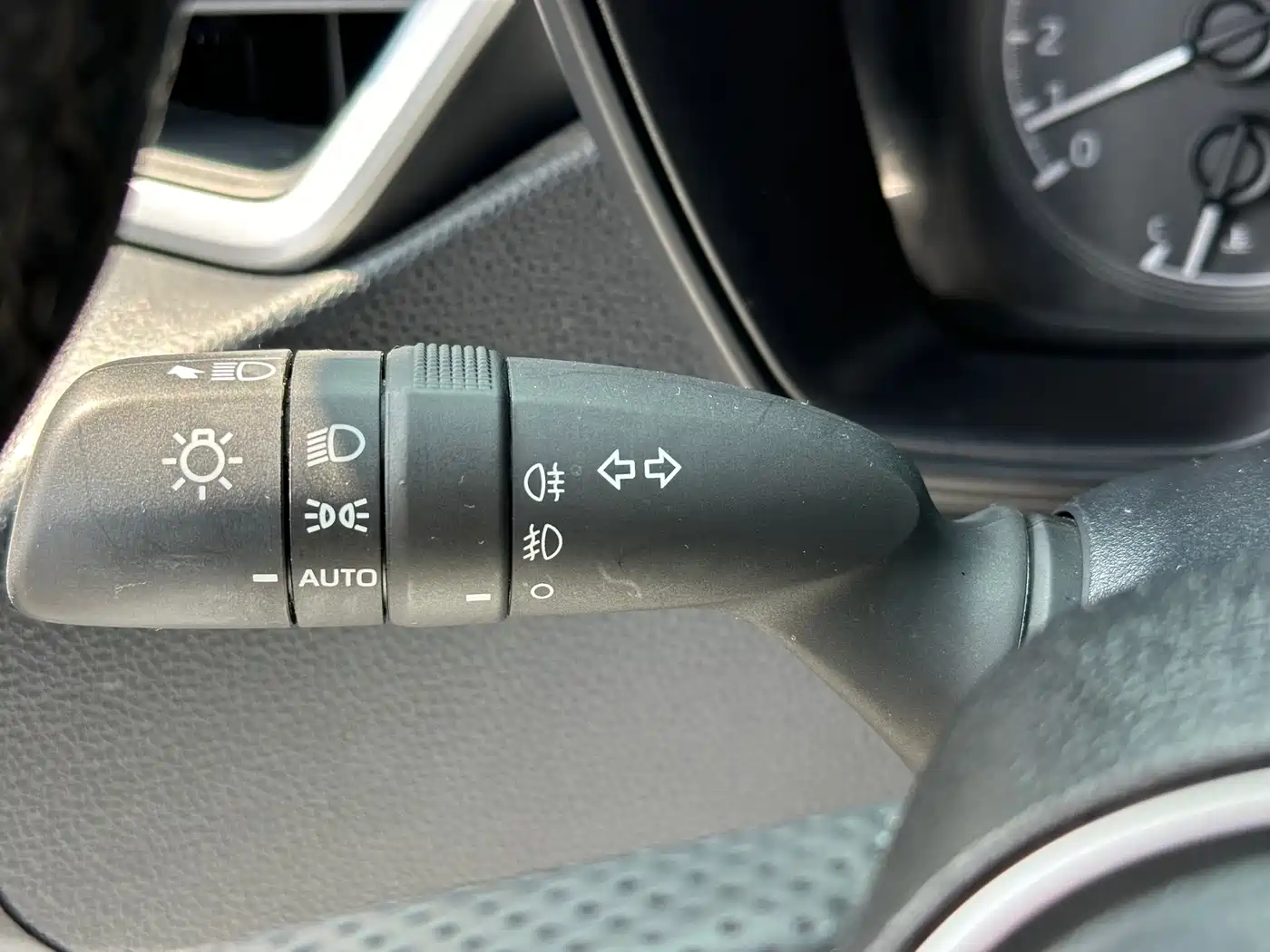 Toyota Corolla 2023 1.2T Pioneer Edition фото 21